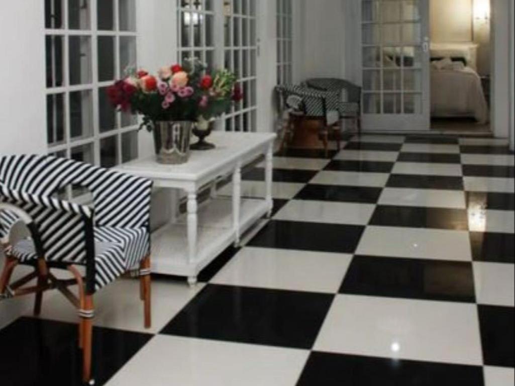 La Belle Guest House Блумфонтейн Экстерьер фото